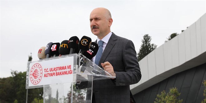 'Bugün dünyada ilk defa aynı anda 100 FM radyo yayını yapacak'