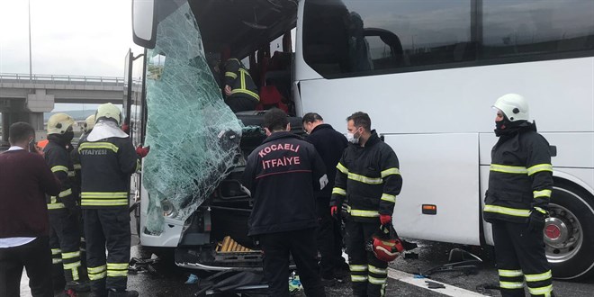 Anadolu Otoyolu'nda iki yolcu otobüsü çarpıştı: 8 yaralı