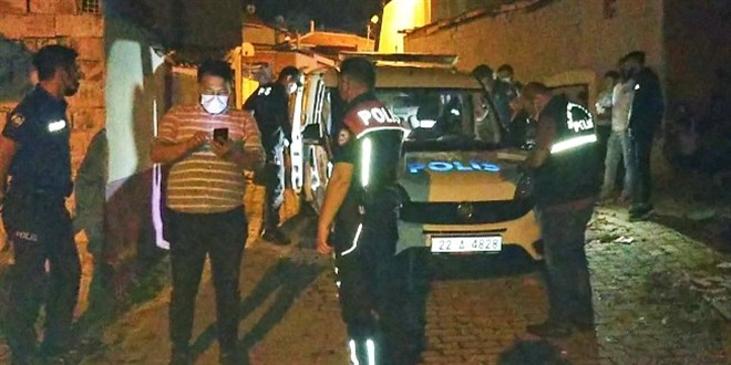 Silahlı kavga ihbarına giden polis aracına 'kiremitli' saldırı