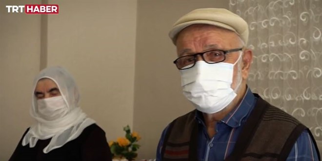 İkna üzerine aşı olan 86 yaşındaki Ozan Mehmet'ten teşekkür şiiri