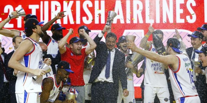 Ergin Ataman: Bize 2 kupa birden versinler