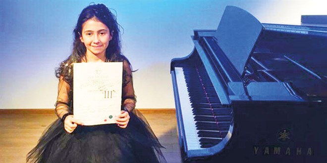 12 yandaki piyano dahisi Belika yolcusu