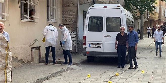 Akrabalar arasında silahlı kavga: 1 ölü, 3 yaralı