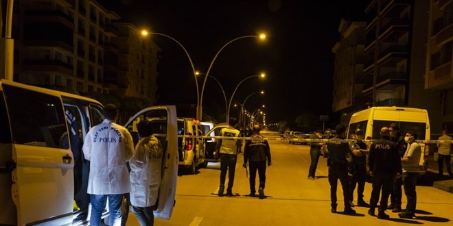 Kahramankazan'da polise bıçakla saldıran kişi silahla yaralanarak durduruldu