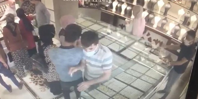 40 bin lira değerinde altını 'en ağırları bunlar mı' diye sorup altınlarla birlikte kaçtı