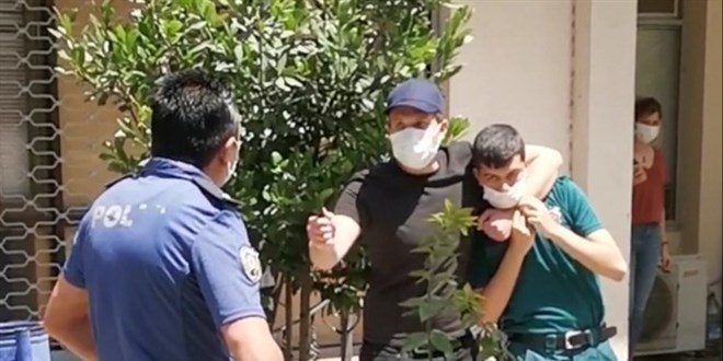 İzmir'de bıçaklı saldırgan engelli memuru rehin aldı