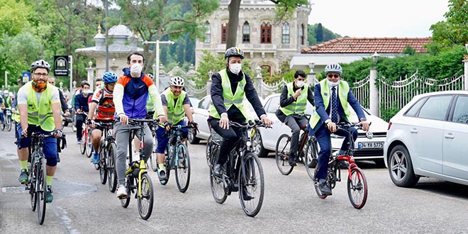 Milli Eğitim Bakanı Selçuk, öğretmenlerle pedal çevirdi