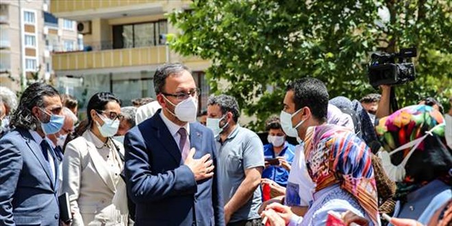 Bakan Kasapoğlu, Diyarbakır annelerini ziyaret etti