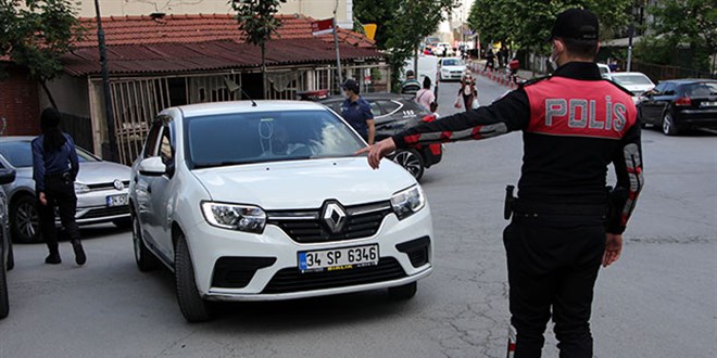 Şişli'de giriş çıkışlar tutuldu, araçlar didik didik arandı