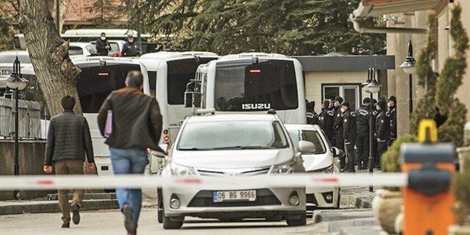 70 emekli amiral ifade verdi: Yurtdışı yasağı konuldu