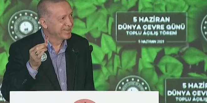 Erdoğan, 'makasınız yok mu?' diyerek cebinden çakı çıkardı