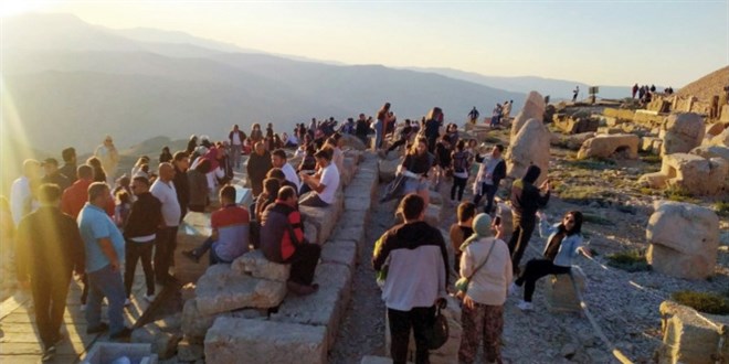 Nemrut Dağı'na turist akını