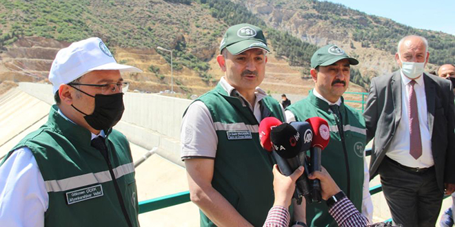 Bakan Pakdemirli 600 milyon TL'ye mal olan barajdan ilk suyu verdi