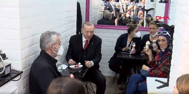 Kılıçdaroğlu, Erdoğan'ın yanında bacak bacak üstüne atan kadının uyarılmasına tepki gösterdi