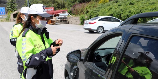 Polis, i�itme engellilerin sesi olmak i�in i�aret dili ��rendi