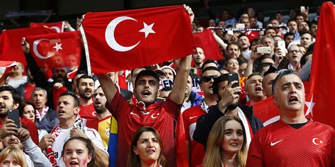 EURO 2020 ncesinde talya'dan 'Trk taraftar' karar