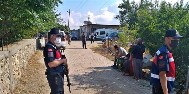Kocasını ve görümcesini uyurken tüfekle öldürdü