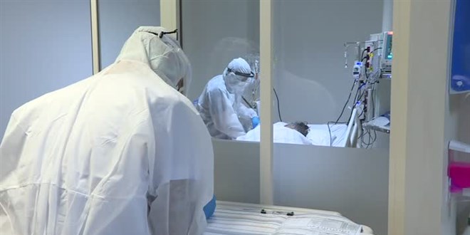 Kovid-19'u yenen hastadan, sağlık çalışanlarına duygulandıran mektup
