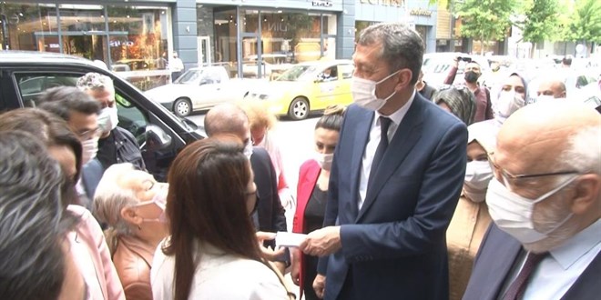 Bakan Selçuk'tan ek atama isteyen anneye cevap
