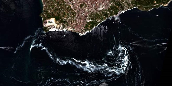 Marmara Denizi'ndeki msilaj uzaydan grntlendi