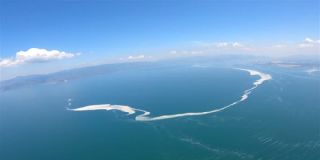 Marmara Denizi'ndeki m�silaj u�akla havadan g�r�nt�lendi