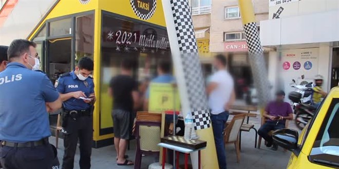 Antalya'da i�ten ��kart�lan ki�i, taksi dura��ndaki g�revliyi silahla yaralad�