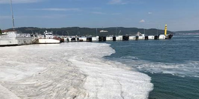 �anakkale Bo�az�'nda m�silaj yo�unlu�u s�r�yor