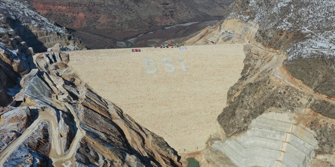 Silvan Baraj�'n�n �n y�z beton imalatlar�na ba�land�