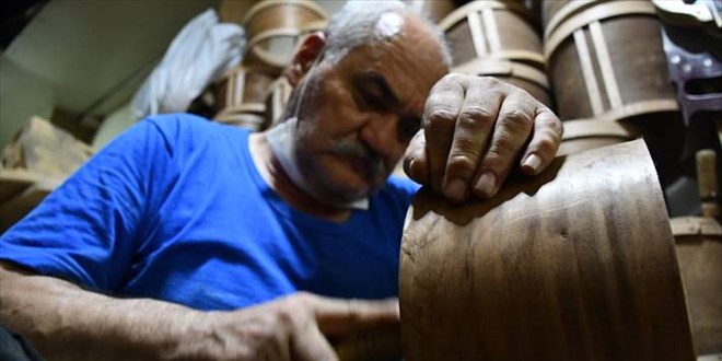 Emekli öğretmen, asırlık dükkanda külekçilik zanaatını yaşatıyor