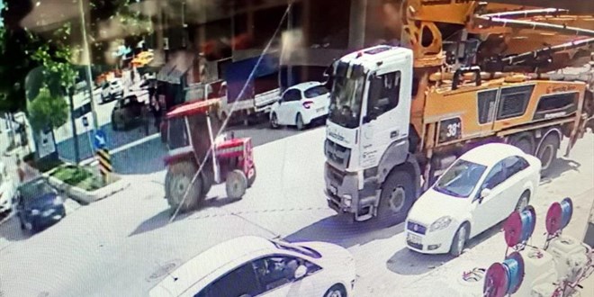 Namaz kılmak için camiye gitti, döndüğünde traktörünü yerinde bulamadı