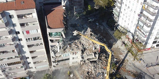Ylmaz Erbek Apartman depremde gz gre gre yklm