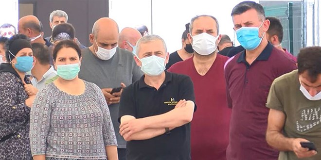 Hastanelerde aşı kuyruğu
