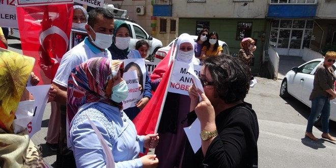 Almanya'da evlat nöbetini tek başına sürdürüyordu, Diyarbakır anneleri ile buluştu