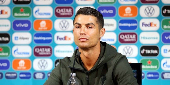 Cristiano Ronaldo'dan dikkat çeken kola mesajı!
