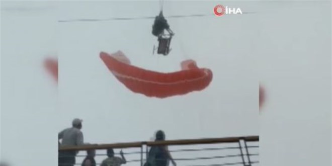 Paraşüt telesiyej hattına dolandı! Dehşet anları kamerada