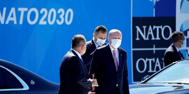 Erdoğan liderlere 'Türkiye'nin Terörizmle Mücadelesi' kitabını takdim etti