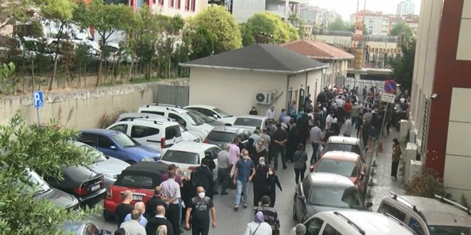Hastanelerde aşı kuyruğu oluştu