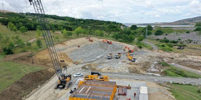 Kanal İstanbul'un ilk köprüsünün çalışmaları tüm hızıyla sürüyor