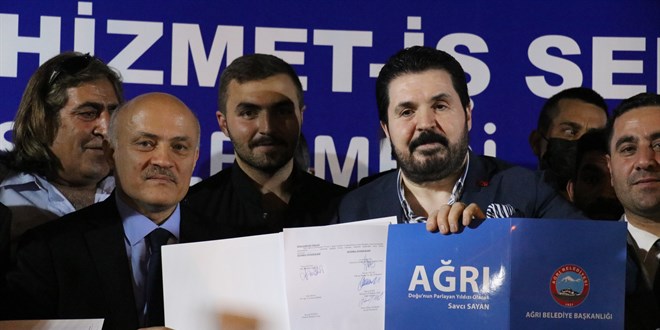 Ağrı'da belediye işçilerinin maaşına bin lira zam yapıldı