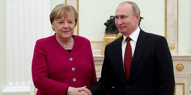 Putin, Merkel'i 4 saat 15 dakika bekletti