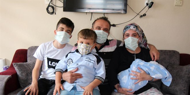 Hamileyken korona oldu, bebeğine 1 ay sonra sarıldı