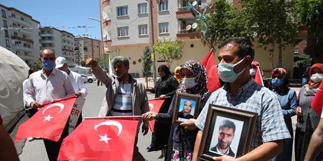 Diyarbakır annelerinin oturma eylemine bir aile daha katıldı