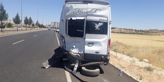 Pikap öğretmen servisi ile çarpıştı: 7'si öğretmen 9 yaralı