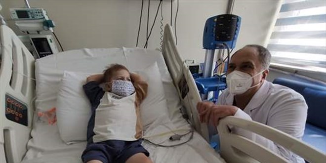 6 yaşındaki Mustafa, 6 aylık bebeğin böbrekleri ile hayata tutundu