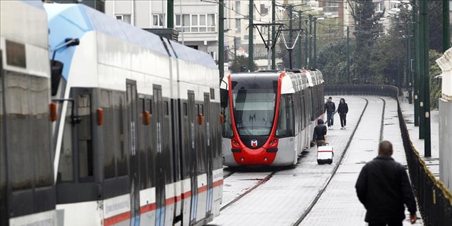 Su baskınları tramvay seferlerini durdurdu