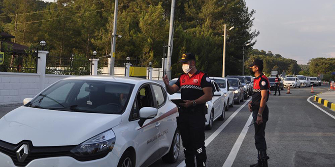 Hafta sonu tatilcileri Marmaris giriş noktasında uzun kuyruklar oluşturdu