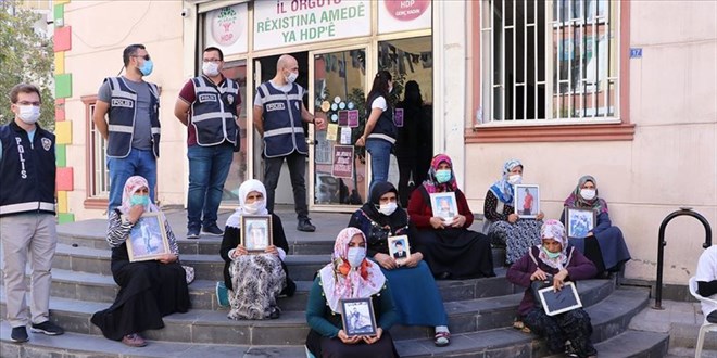 Diyarbakır annelerinin oturma eylemine bir aile daha katıldı