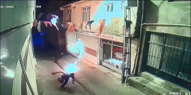 Diyarbakır'da AK Parti Hani İlçe binasına molotoflu saldırı