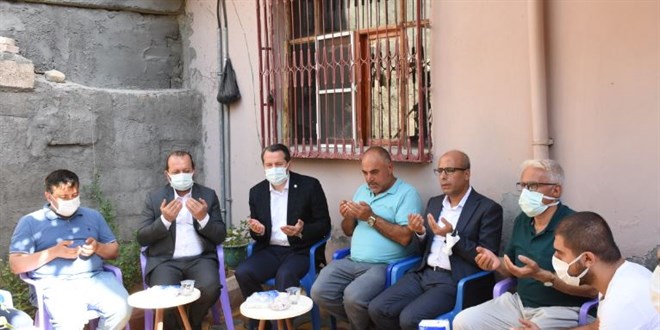 Ali Yalçın, hayatını kaybeden öğretmenin ailesini ziyaret etti