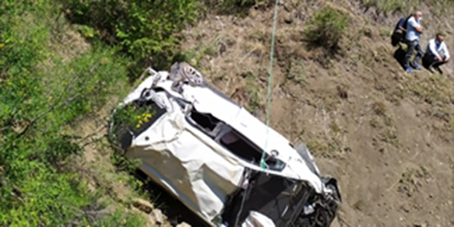 Giresun'da otomobil uçuruma yuvarlandı: 2 ölü, 2 yaralı